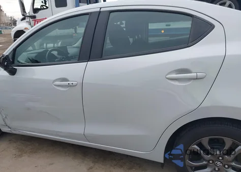 2019 Toyota Yaris Le z USA, uszkodzony, nr VIN 3MYDLBYV3KY507618